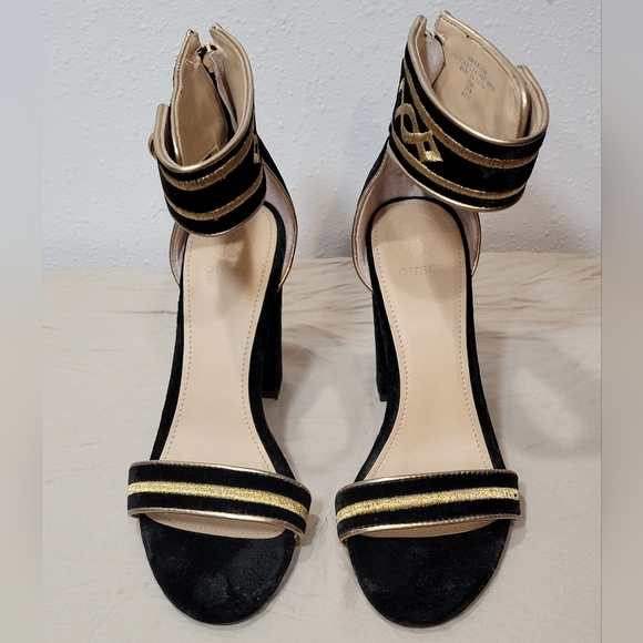 GUESS CERSIAN Black and Gold Velvet Chunky Block Heeled Sandal Sz 7.5 Chic - Picture 2 of 12